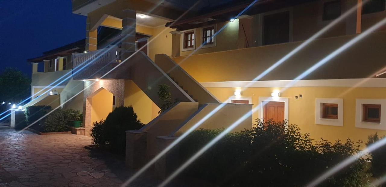 Apart-Hotel Llazari Himare Exterior photo