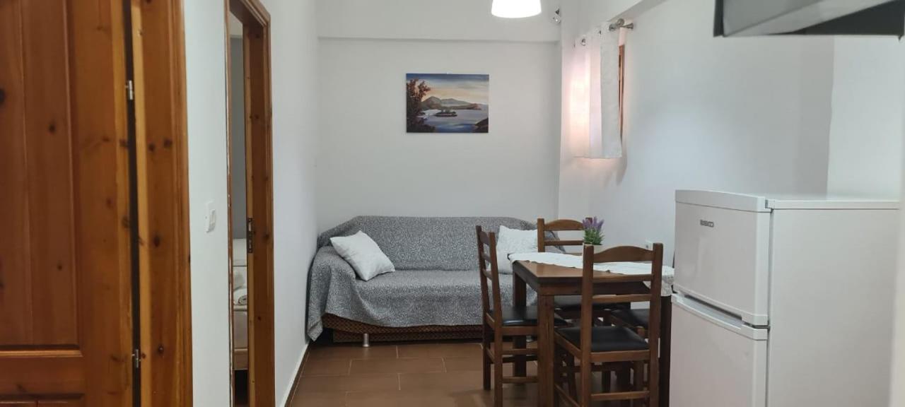 Apart-Hotel Llazari Himare Exterior photo